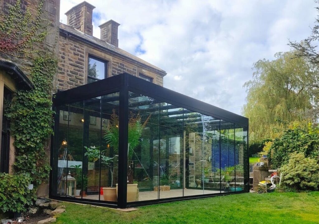 پاسیو با سقف شیشه ای