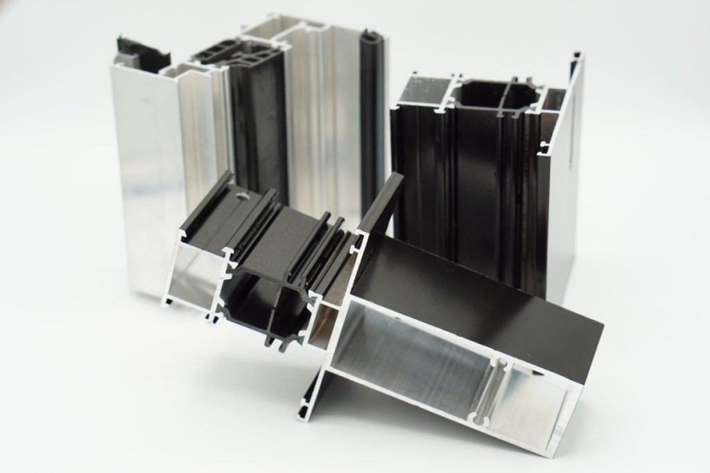 پنجره آکپا و ویژگی های آن از نظر ترمال بریک بودن