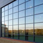 نمای کرتین وال چیست و چه تفاوتی با نماهای دیگر ساختمانی دارد؟