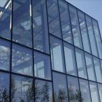 نمای کرتین وال چیست و چه تفاوتی با نماهای دیگر ساختمانی دارد؟