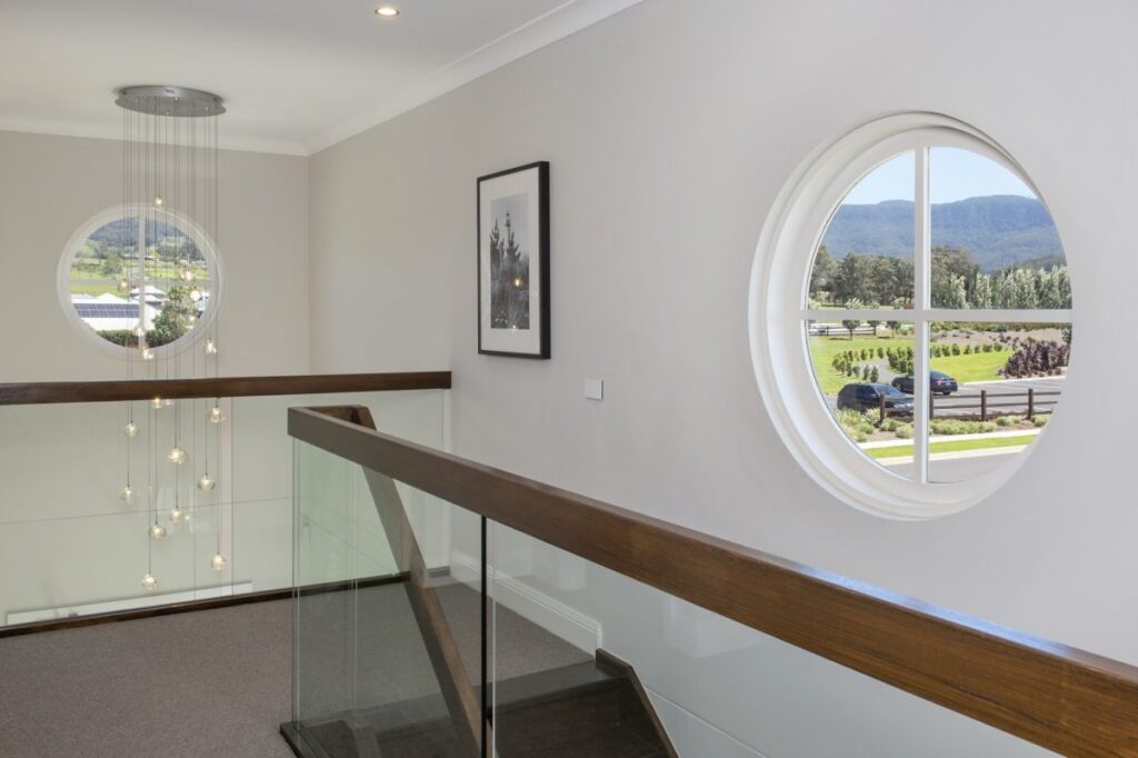 پنجره دوجداره گرد و دایره