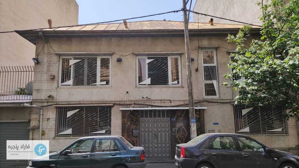 تعویض پنجره قدیمی در خیابان دولت