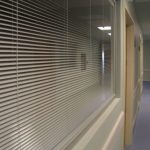 پرده کرکره بین شیشه دوجداره