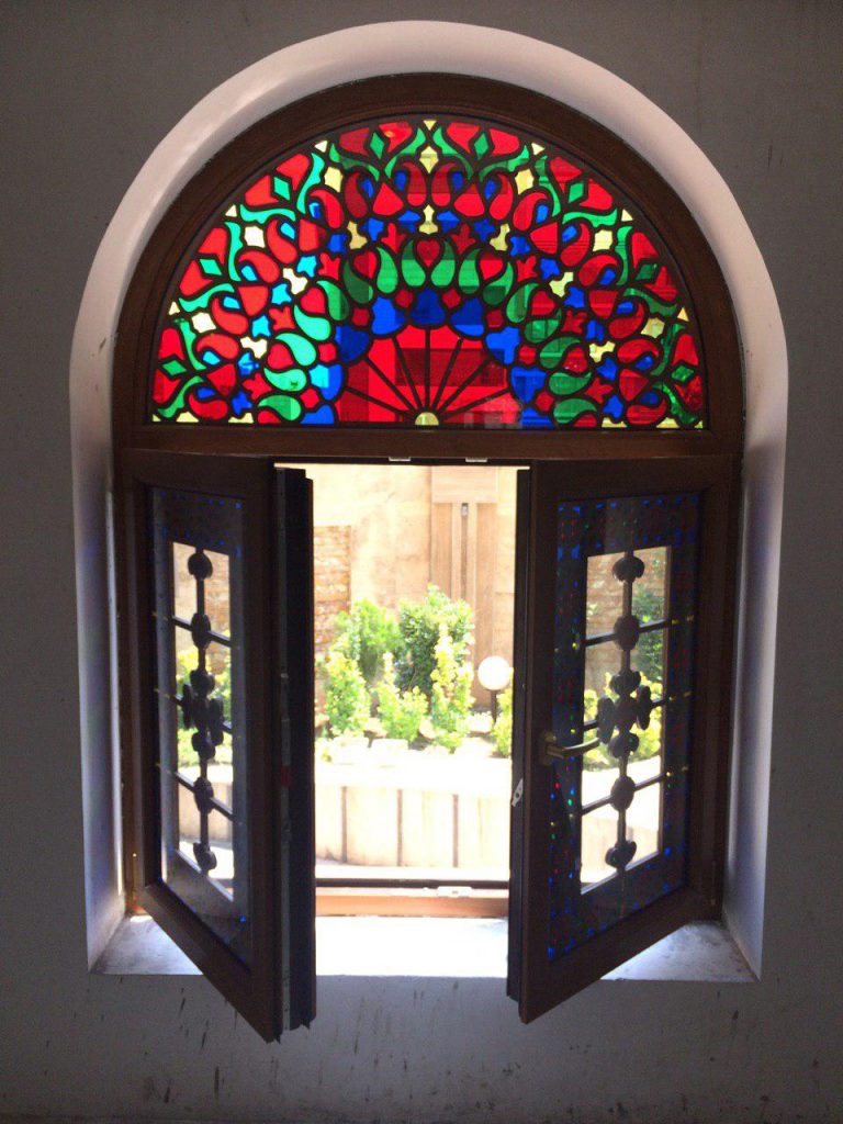 پنجره دوجداره ارسی پروژه طب سنتی حکیم
